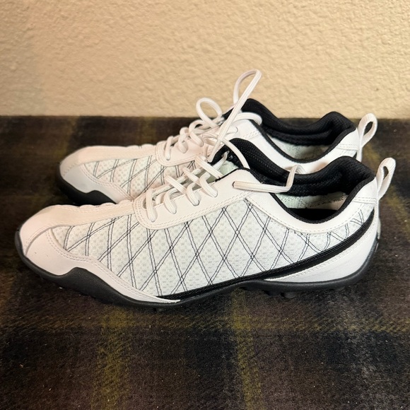 FootJoy Women’s White and Black Golf Shoes - Picture 4 of 8